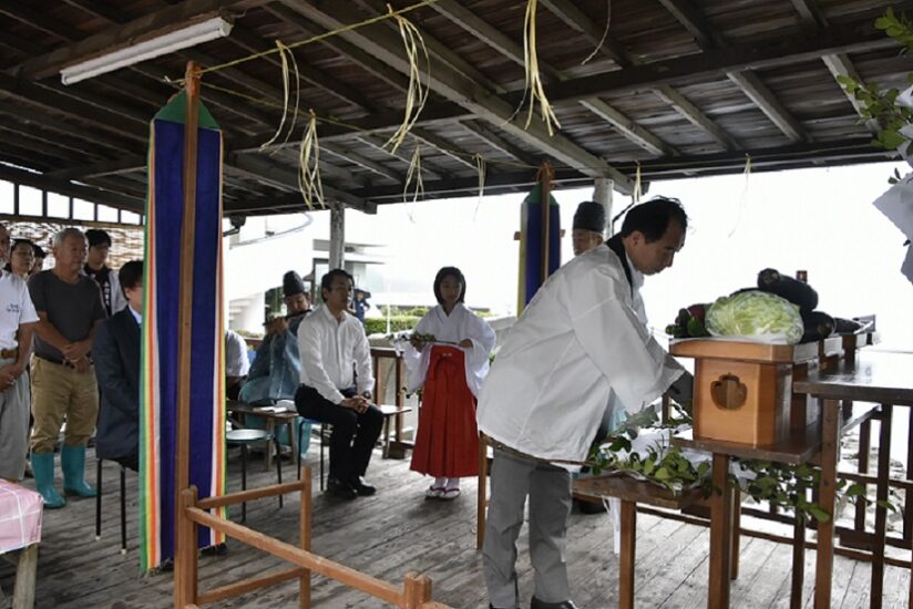 水俣市で海開き　神事で海の安全願う