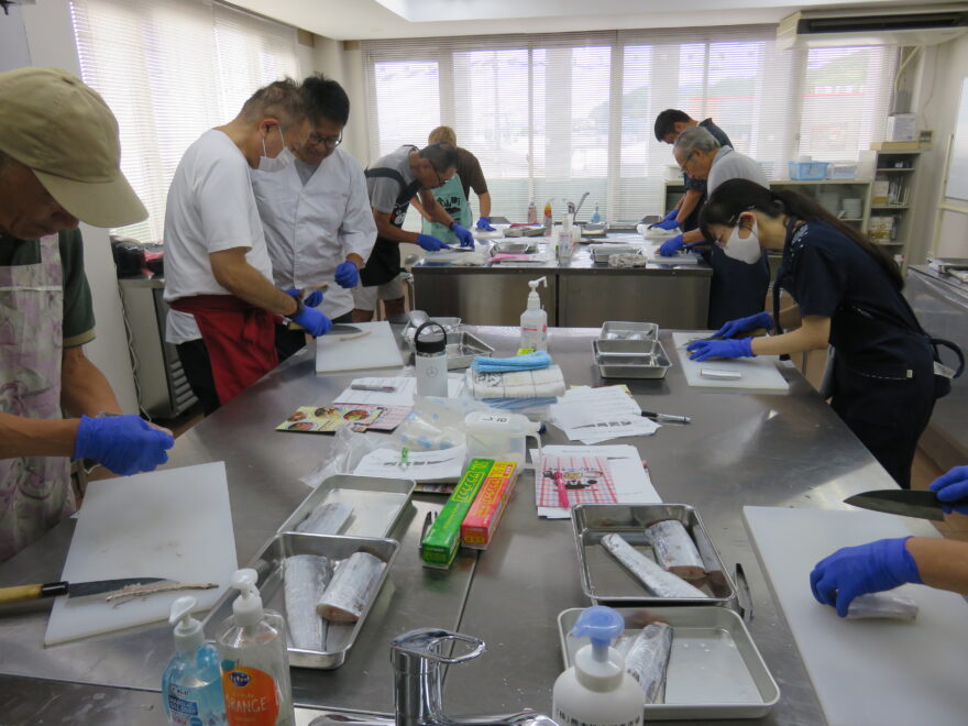 熊本地方卸売市場が魚食普及教室を開催しました